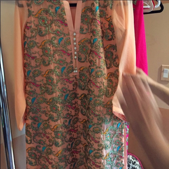 Tops - Peach tunic perfect for party’s,  never worn